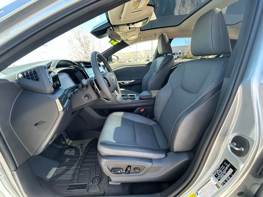 Used 2025 Lexus RZ 450e w/ Technology Package image 13