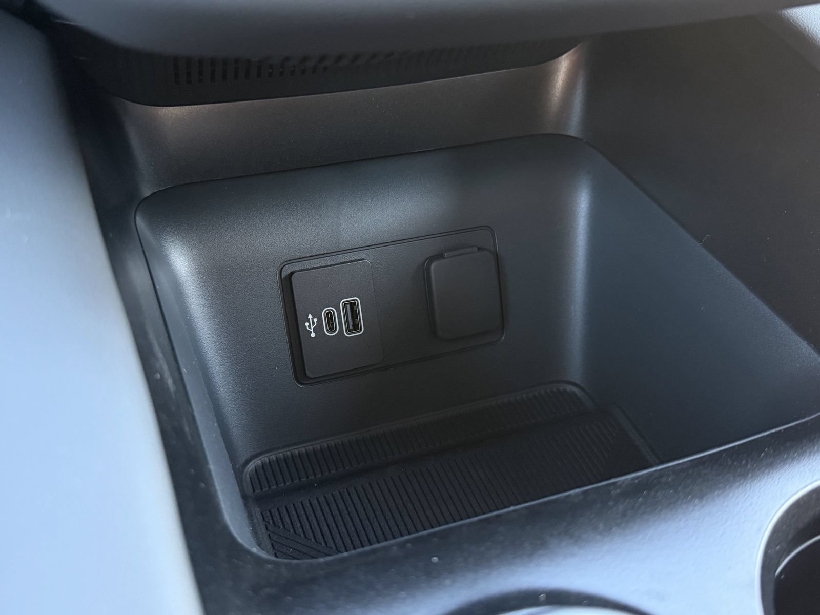 New 2026 Ford Explorer Active RWD image 17