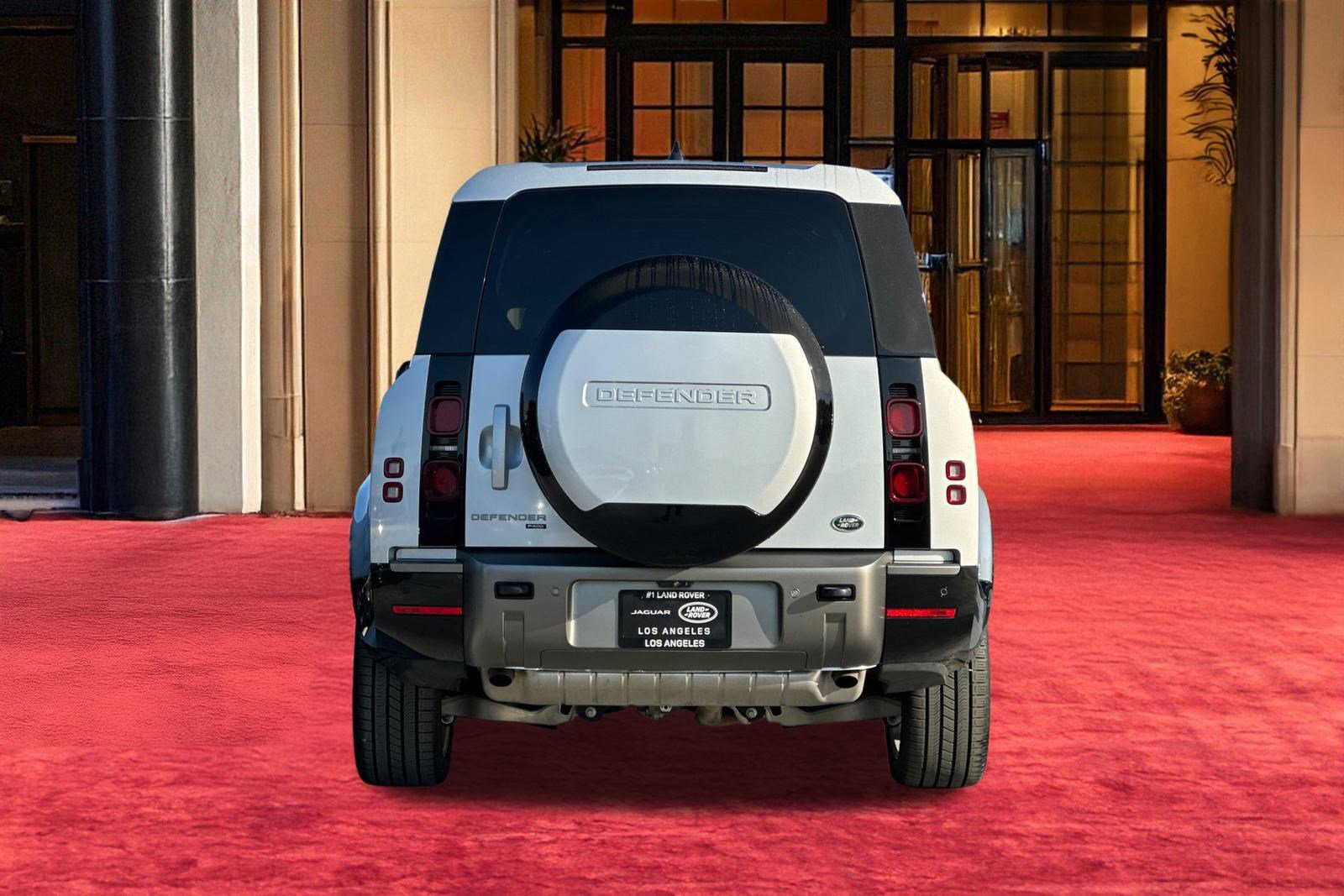 Used 2023 Land Rover Defender 130 X-Dynamic SE image 11