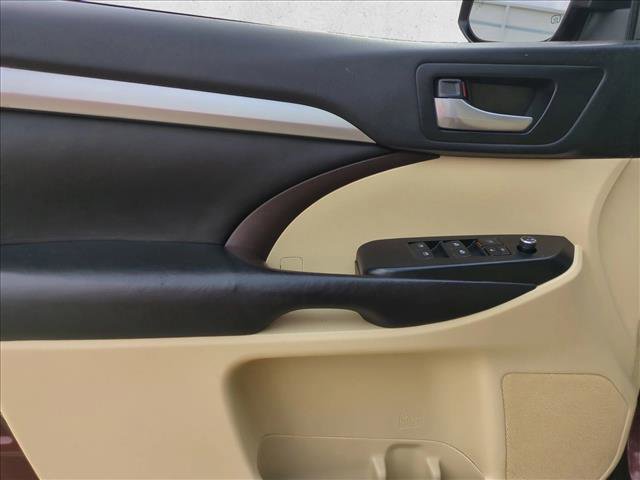 Used 2017 Toyota Highlander XLE image 11