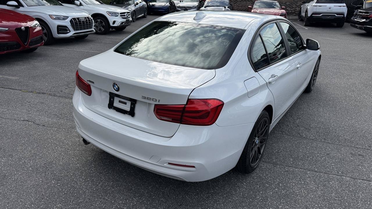 Used 2018 BMW 320i xDrive Sedan AWD/4WD image 18