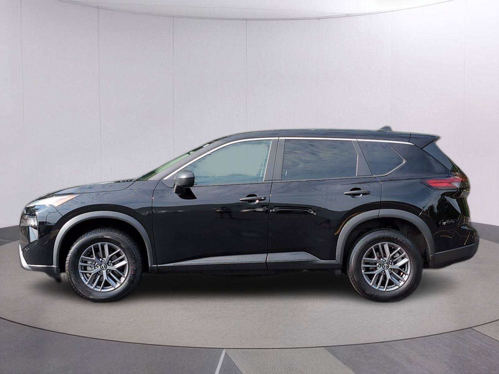 Used 2024 Nissan Rogue S AWD/4WD image 2