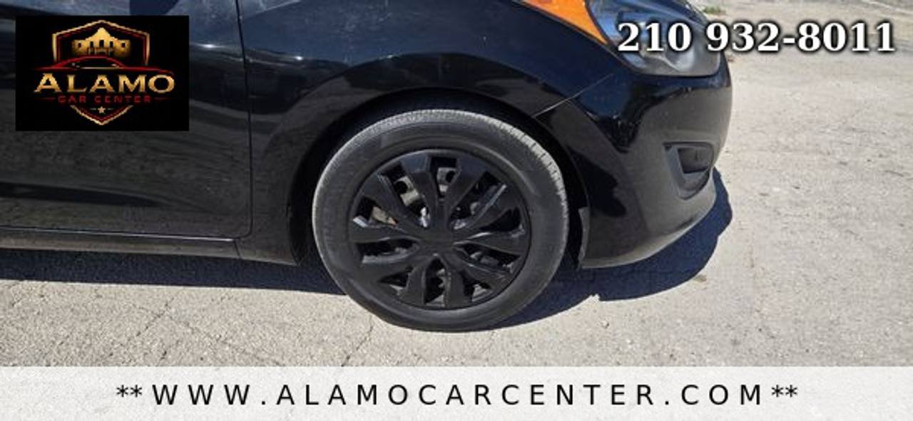 Used 2017 Hyundai Elantra GT FWD image 12