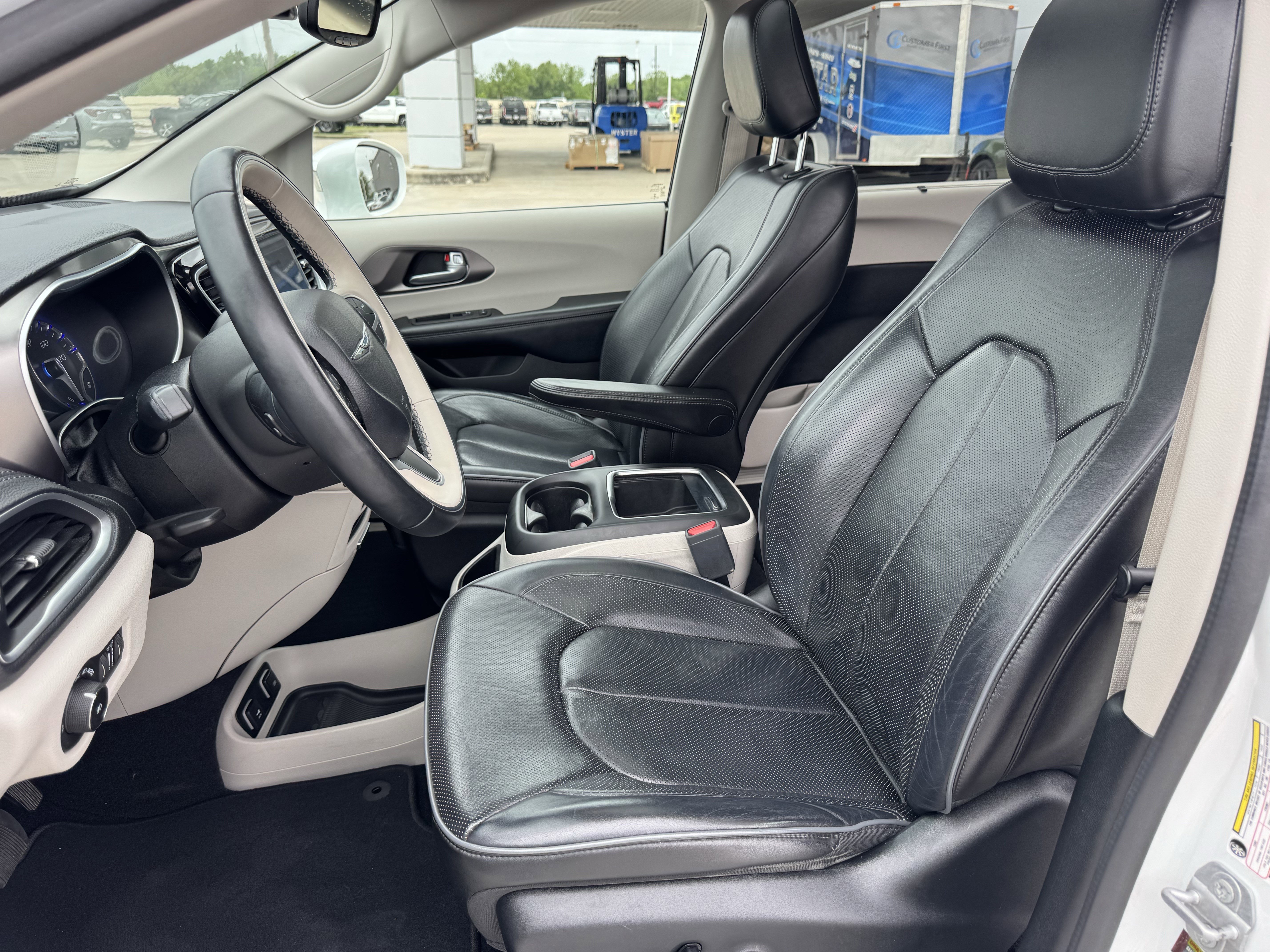 Used 2018 Chrysler Pacifica Limited FWD image 28