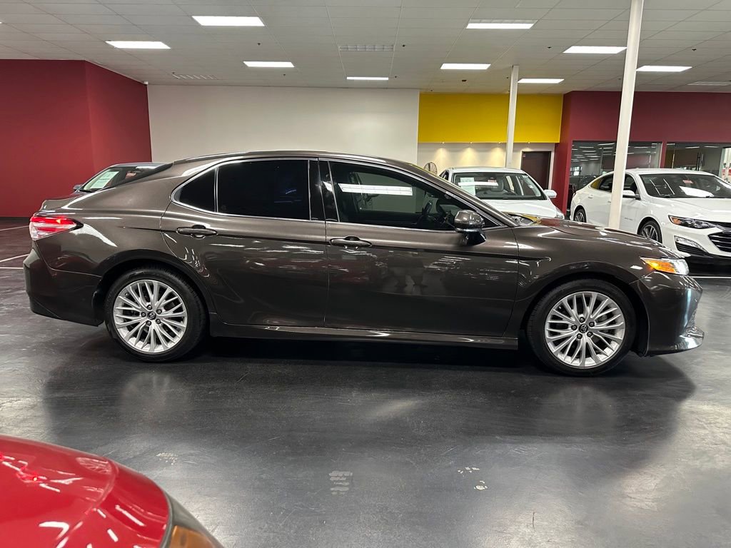 Used 2018 Toyota Camry XLE FWD image 8