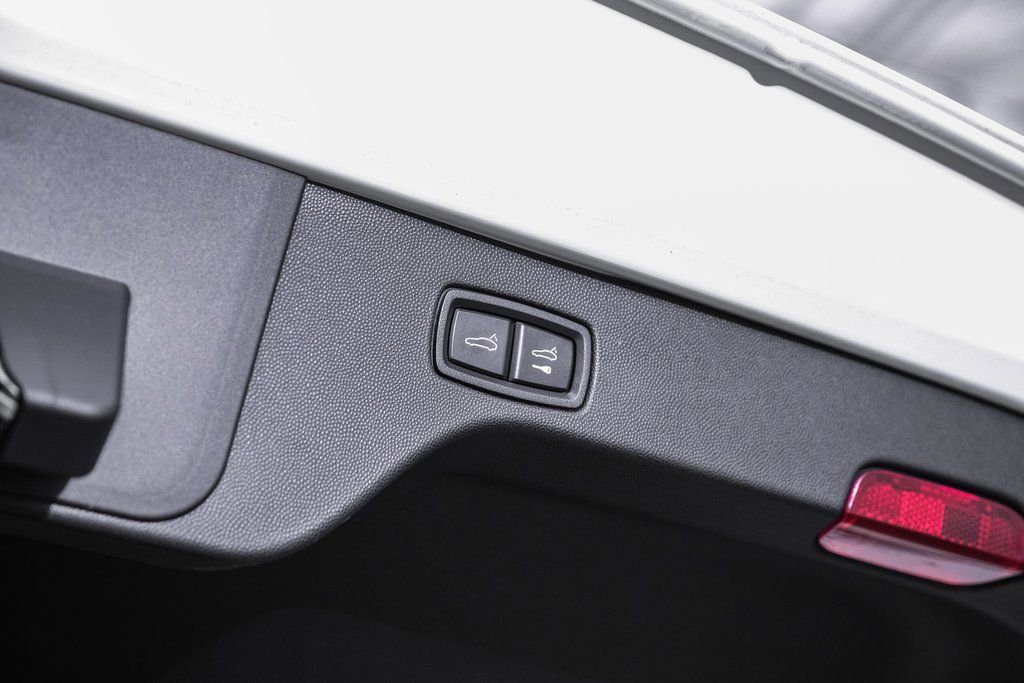 Used 2024 Porsche Macan 4 Electric image 52