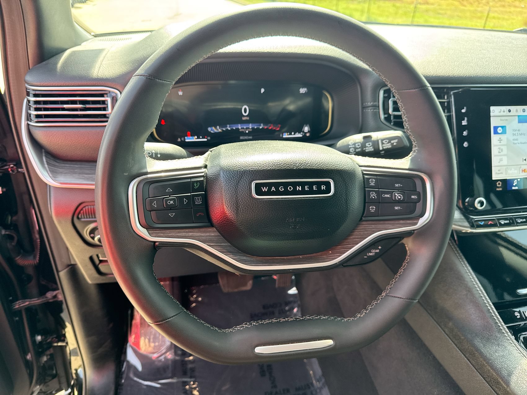 Used 2024 Jeep Wagoneer L Series II w/ Flexible Seating Group AWD/4WD image 14