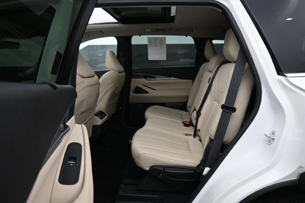 Used 2023 INFINITI QX60 Luxe w/ Cargo Package FWD image 17