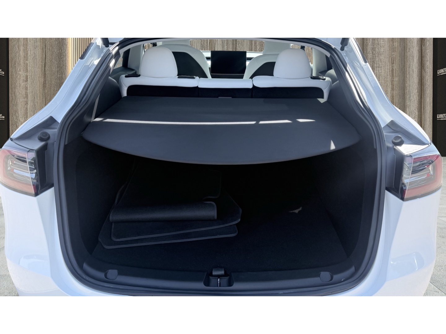 Used 2023 Tesla Model Y Long Range AWD/4WD image 15