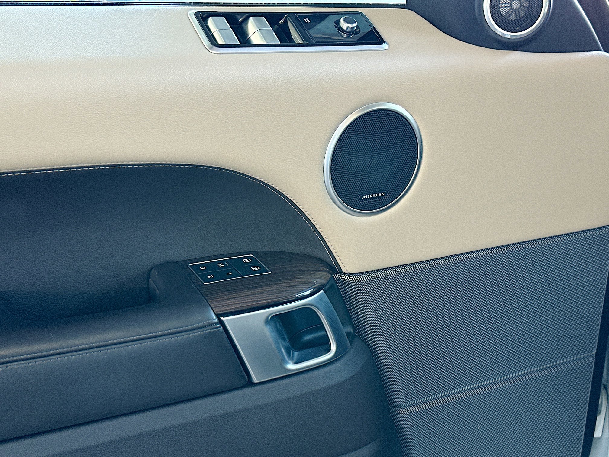 Used 2021 Land Rover Range Rover Sport HSE Silver Edition image 17