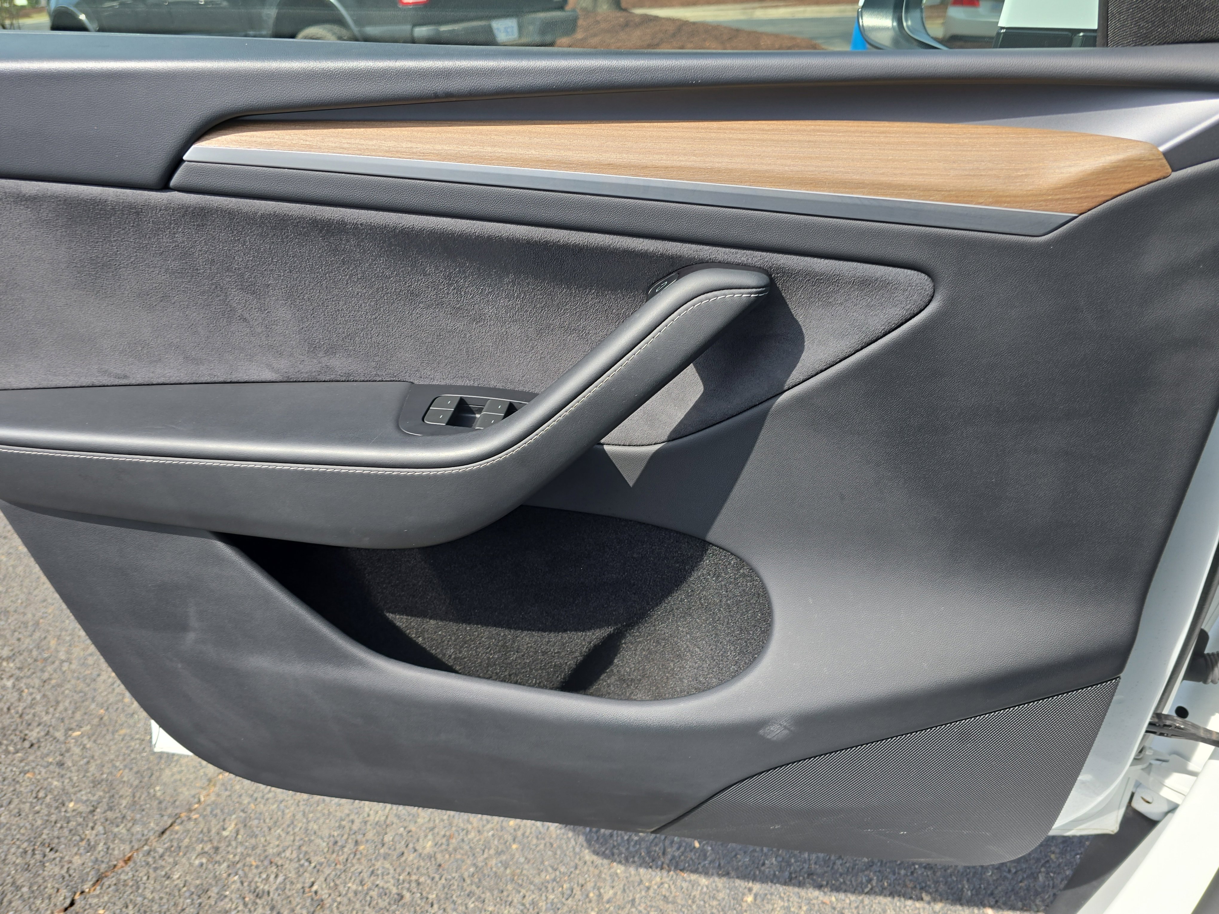 Used 2024 Tesla Model Y Long Range image 25