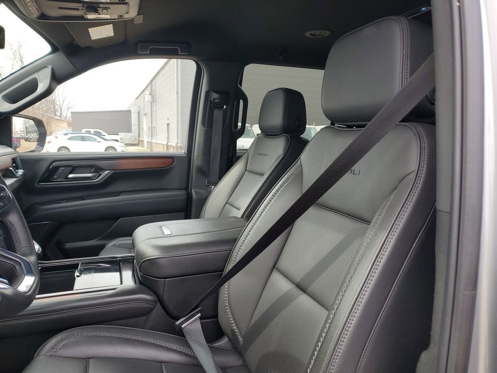 Used 2025 GMC Yukon Denali image 18