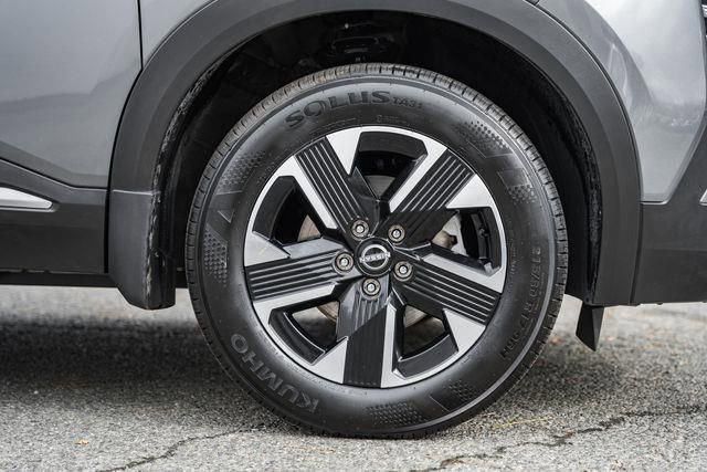 Used 2025 Nissan Kicks SV w/ Charging Package image 17