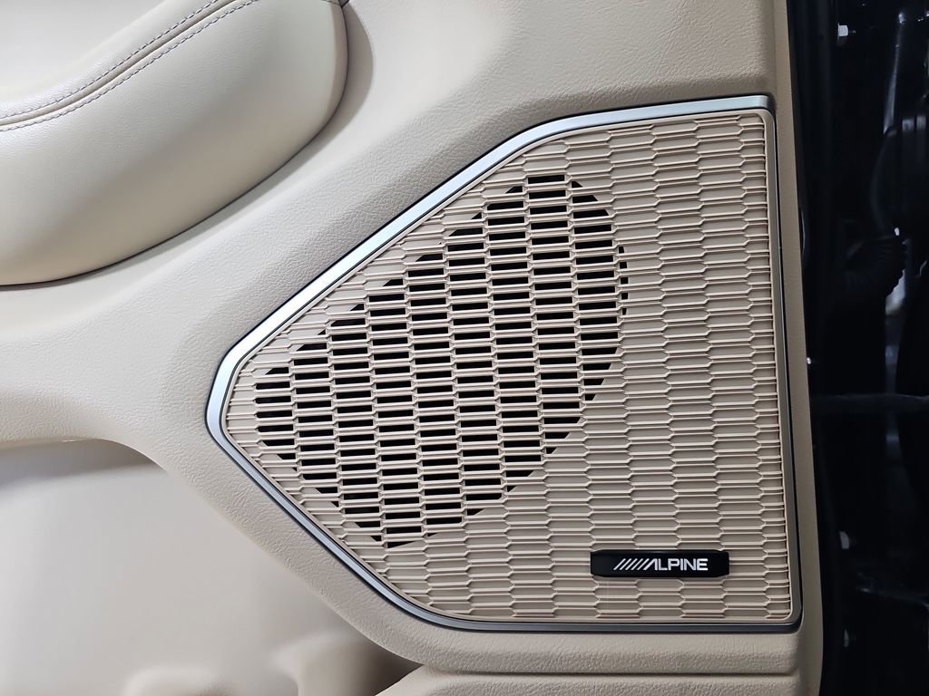 Used 2021 Jeep Grand Cherokee L Limited w/ Luxury Tech Group II image 35