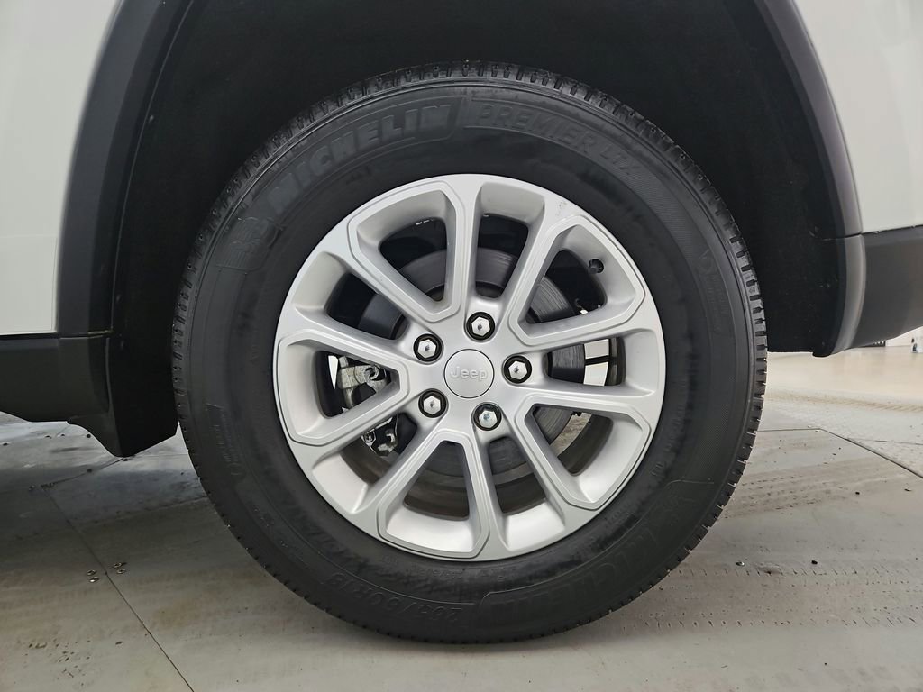 Used 2022 Jeep Grand Cherokee Laredo X image 40