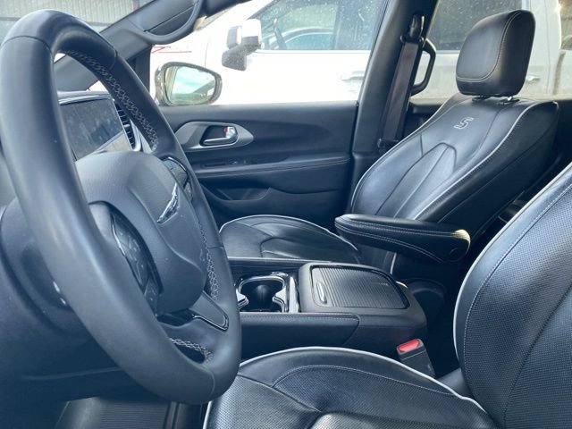 Used 2024 Chrysler Pacifica Premium image 15