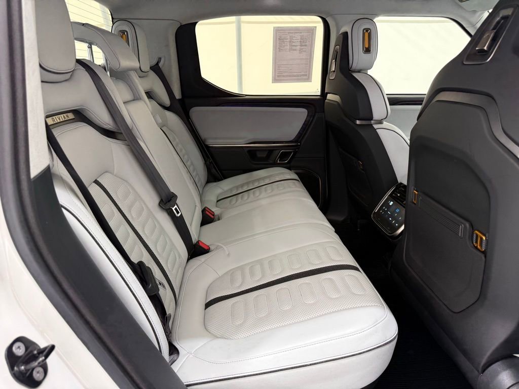 Used 2022 Rivian R1T Adventure image 24