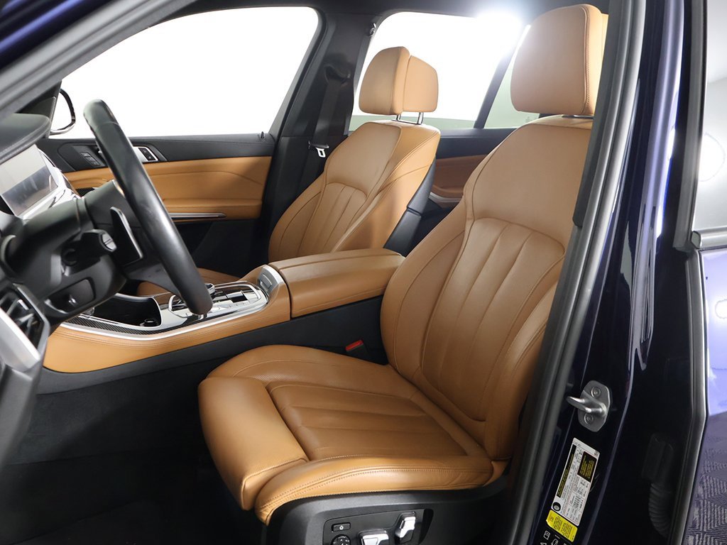 Used 2021 BMW X5 M50i w/ Premium Package image 33