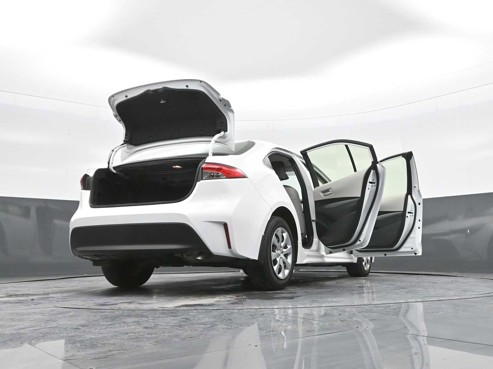 Used 2024 Toyota Corolla LE image 45