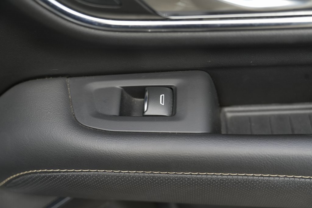 Used 2023 Chevrolet Suburban Premier image 43