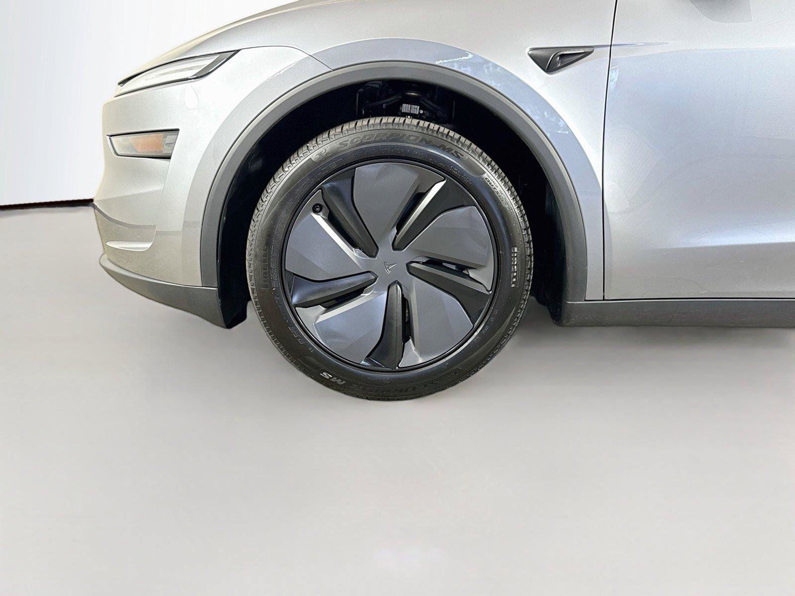 Used 2026 Tesla Model Y Long Range RWD image 36