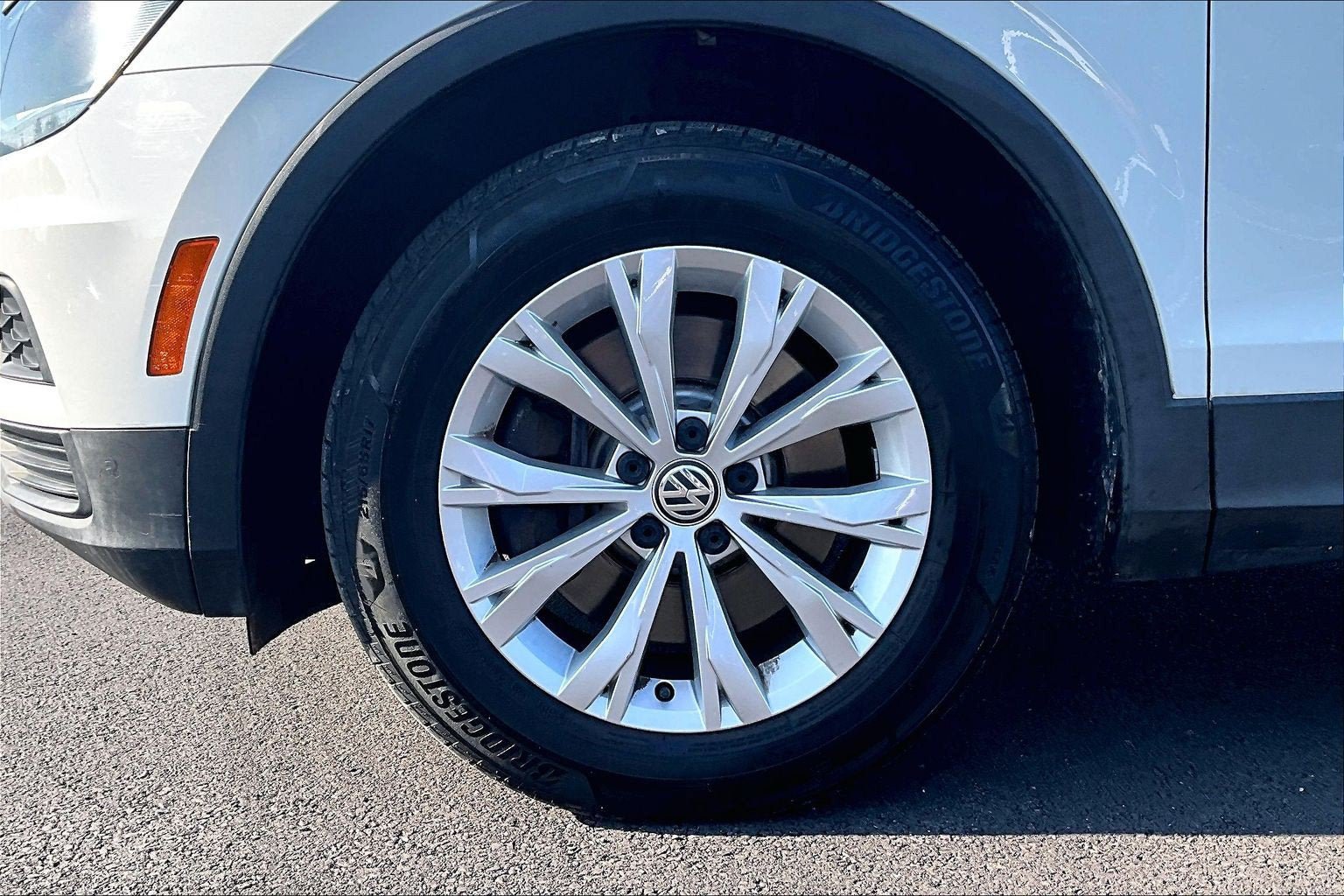 Used 2018 Volkswagen Tiguan SE w/ 3rd Row Seat Package AWD/4WD image 9