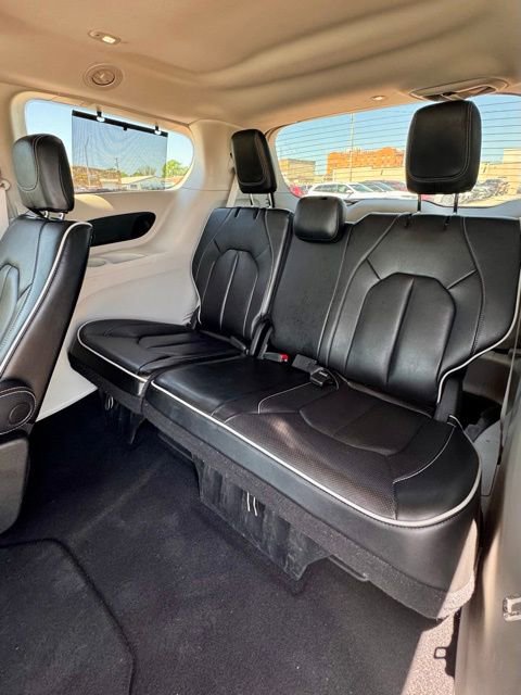 Used 2023 Chrysler Pacifica Limited FWD image 13