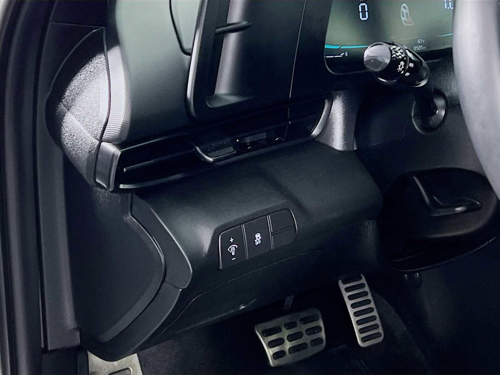 Certified 2025 Hyundai Elantra Sport image 10