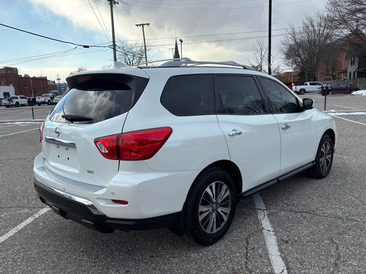 Used 2020 Nissan Pathfinder SV image 16