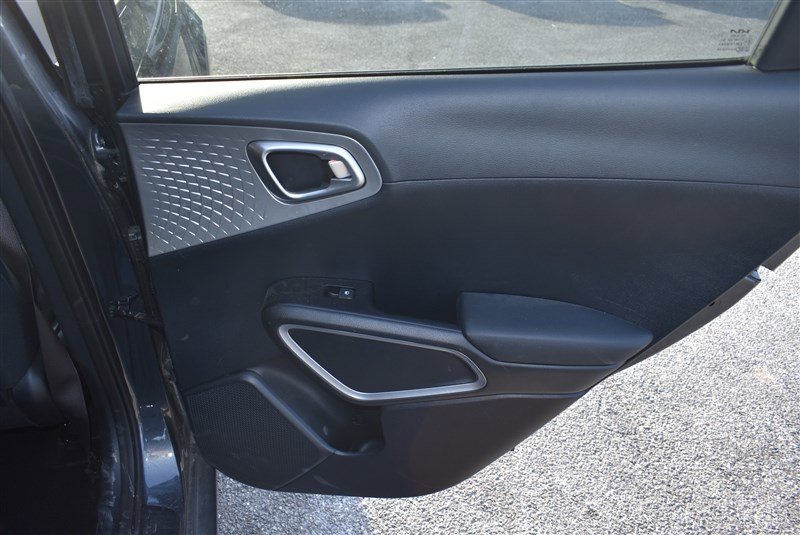 Used 2023 Kia Soul LX w/ LX Technology Package image 21