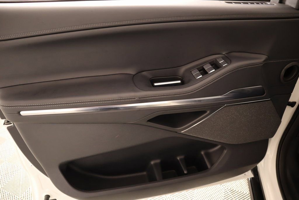 New 2025 Lincoln Navigator Reserve w/ Jet Appearance Package image 17