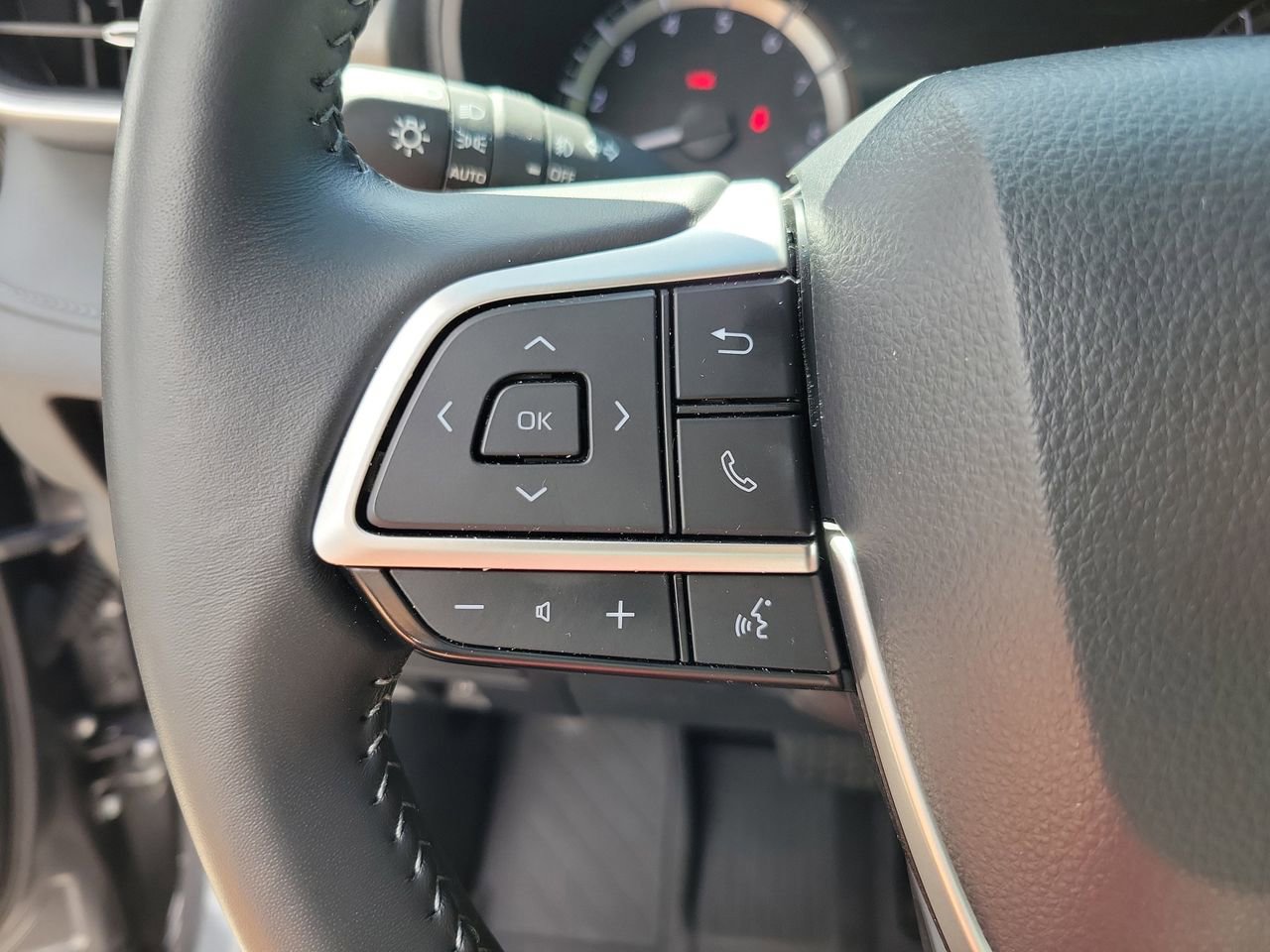 Used 2025 Toyota Highlander LE image 20