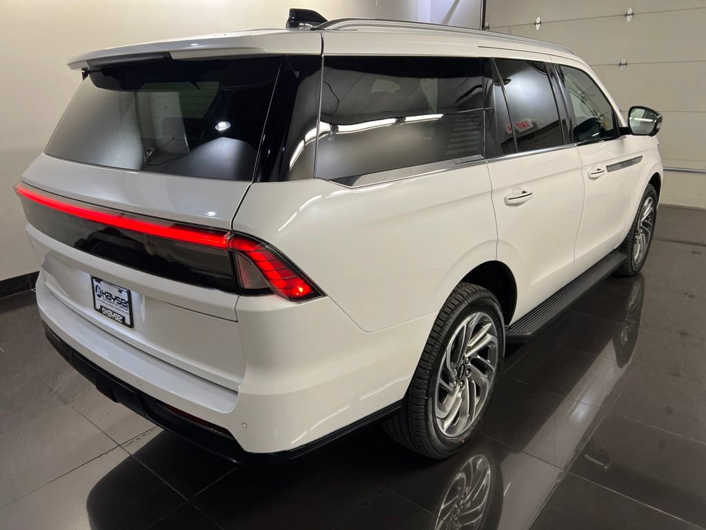 Used 2026 Lincoln Navigator Premiere AWD/4WD image 7