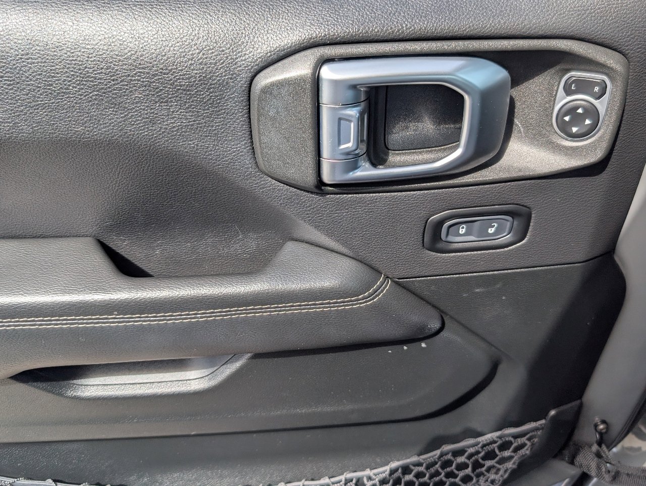 Used 2020 Jeep Wrangler Unlimited Sahara image 15