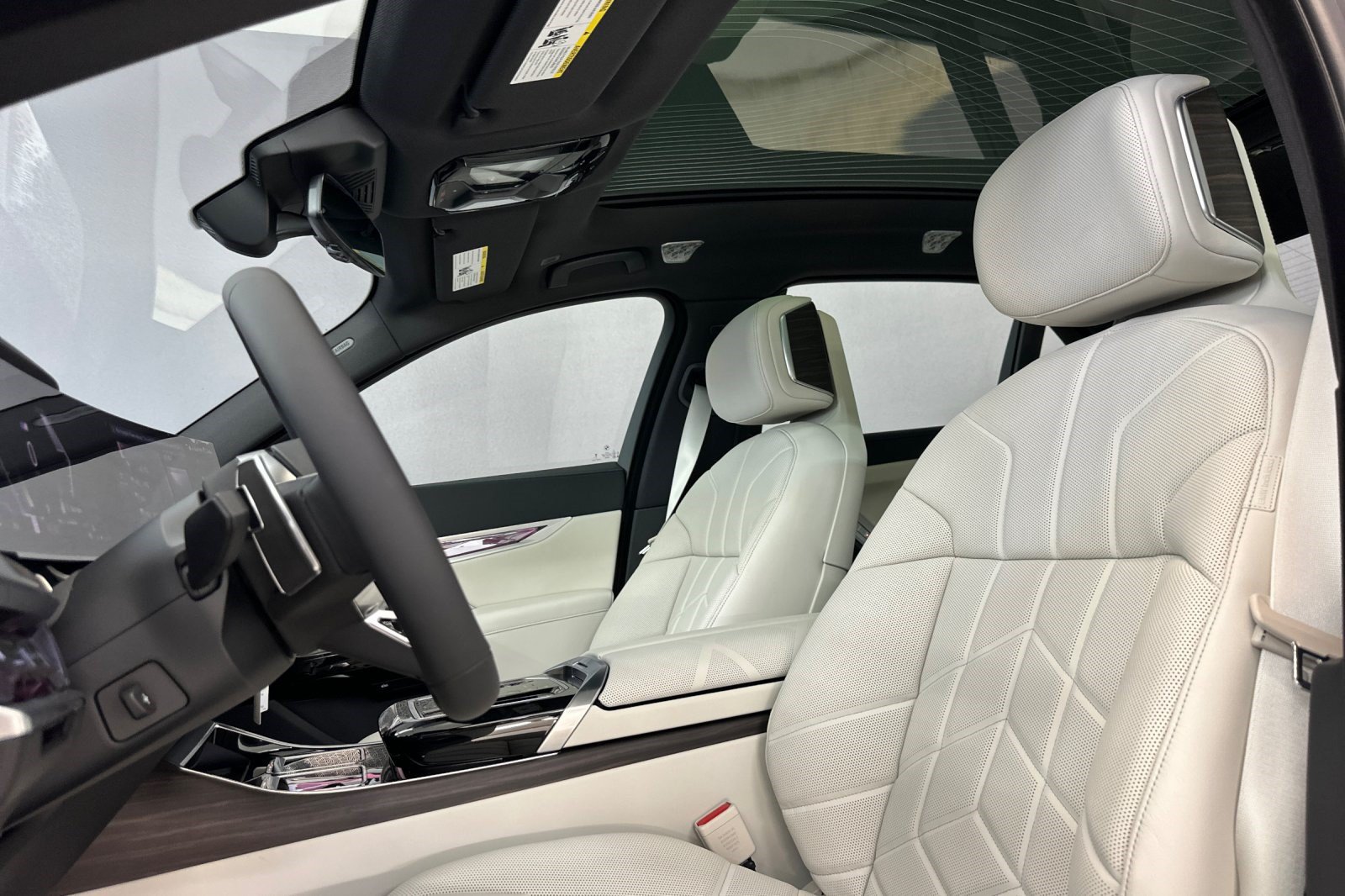New 2026 BMW 760i xDrive w/ Executive Package AWD/4WD image 5