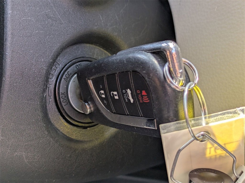 Used 2021 Toyota Corolla LE image 16