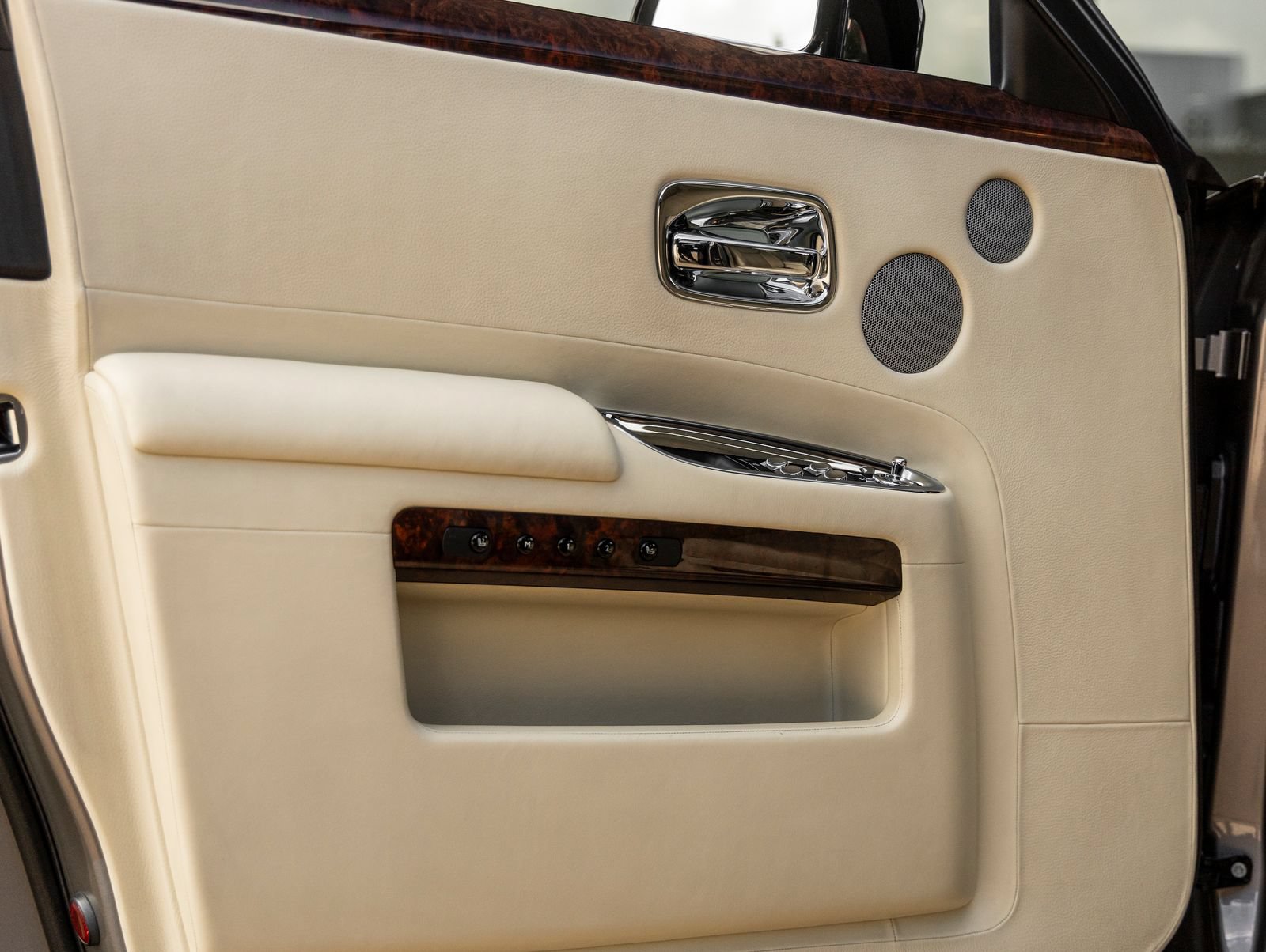 Used 2015 Rolls-Royce Ghost RWD image 22