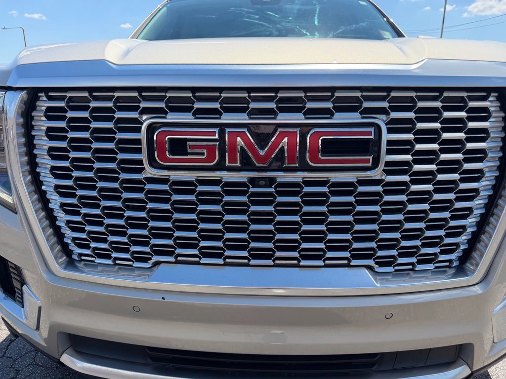 Used 2023 GMC Yukon Denali w/ Denali Reserve Package AWD/4WD image 7