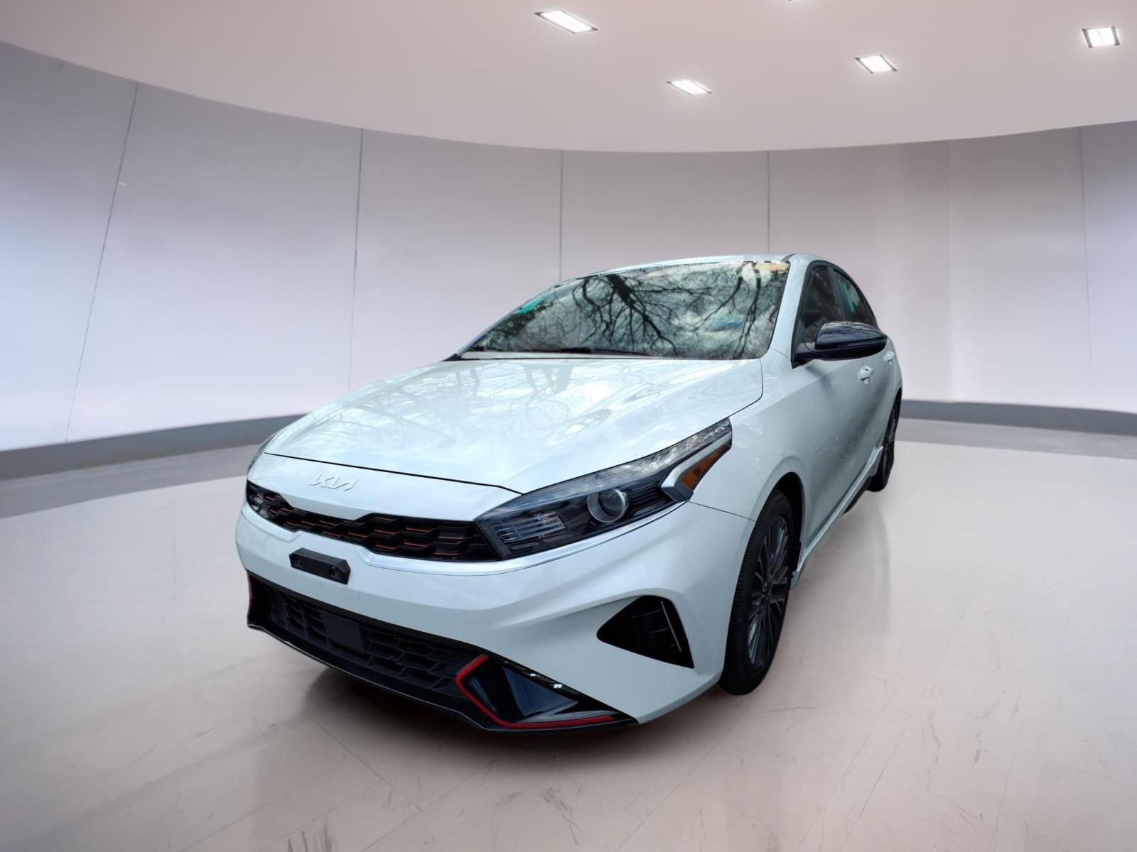 Used 2023 Kia Forte GT-Line w/ GT-Line Premium Package FWD image 2