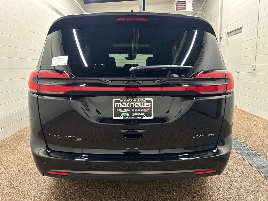 New 2027 Chrysler Pacifica Limited FWD image 3