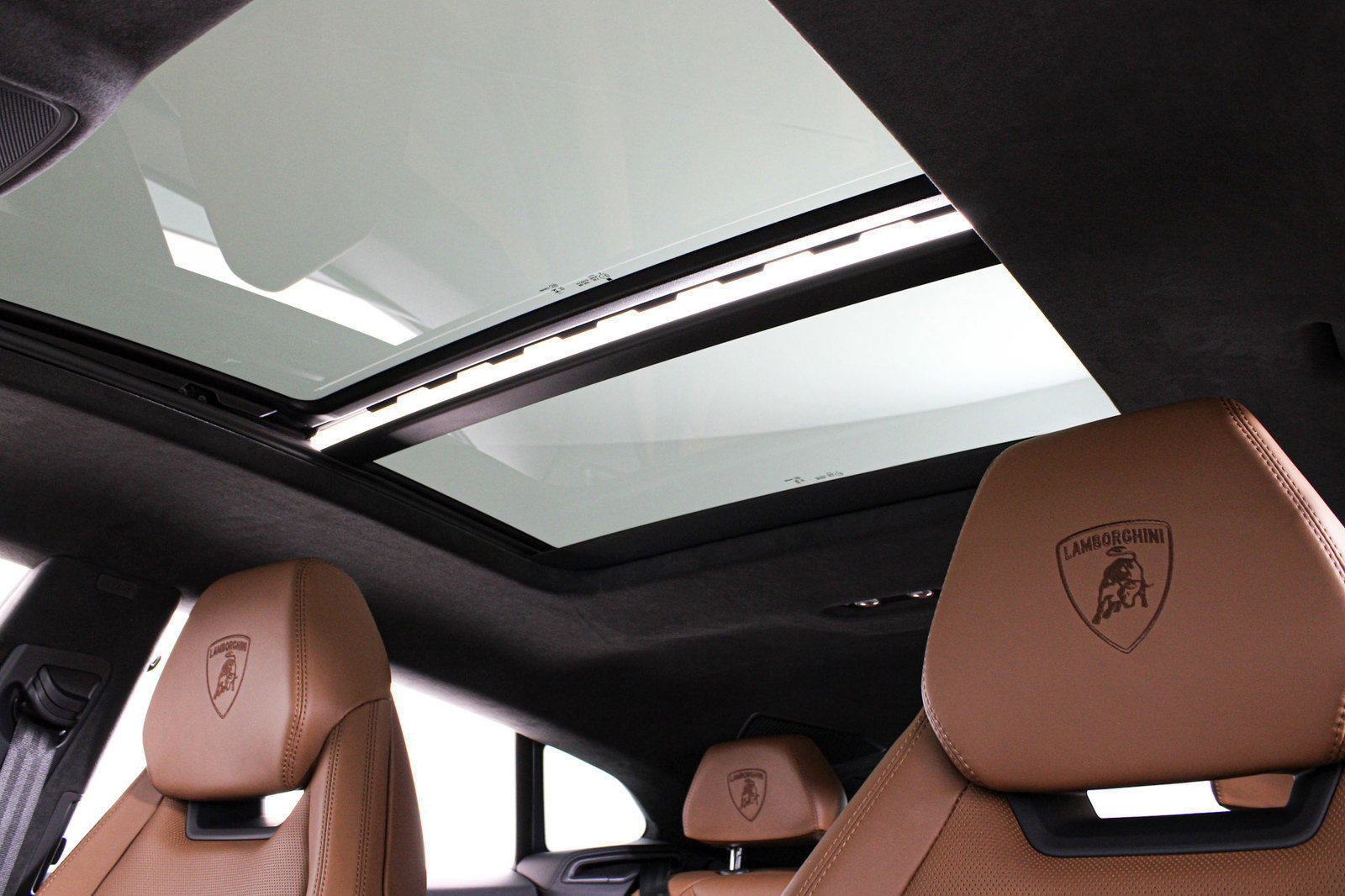 Used 2025 Lamborghini Urus SE AWD/4WD image 48