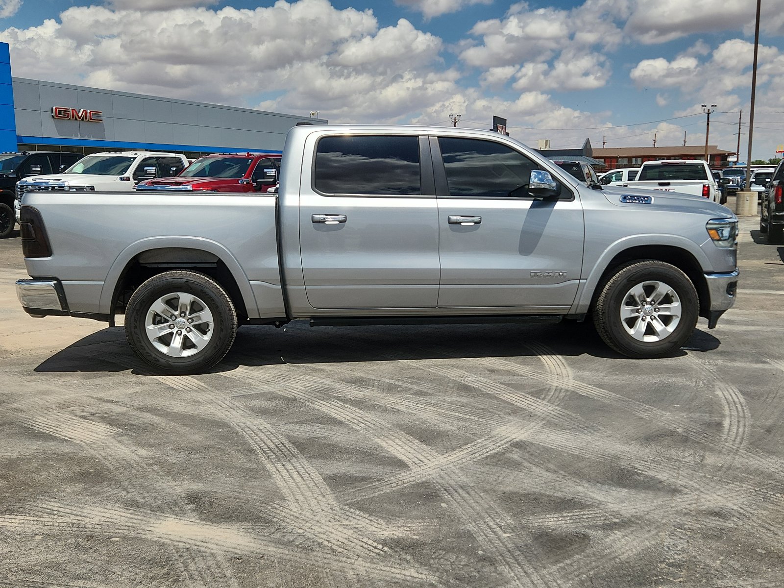 Used 2022 RAM 1500 Laramie AWD/4WD image 5