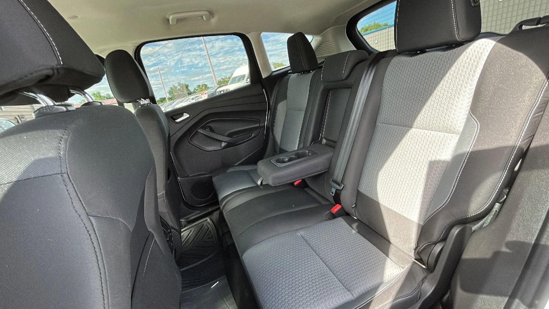 Used 2017 Ford C-MAX SE w/ Interior Protection Package FWD image 18