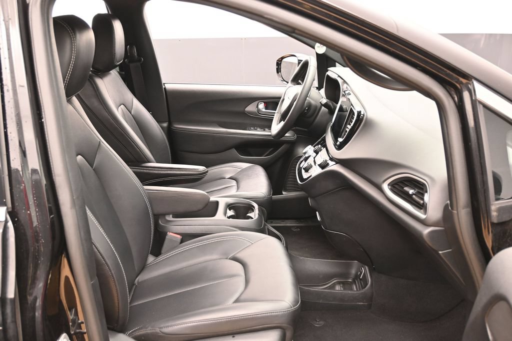 Used 2025 Chrysler Pacifica Select FWD image 39