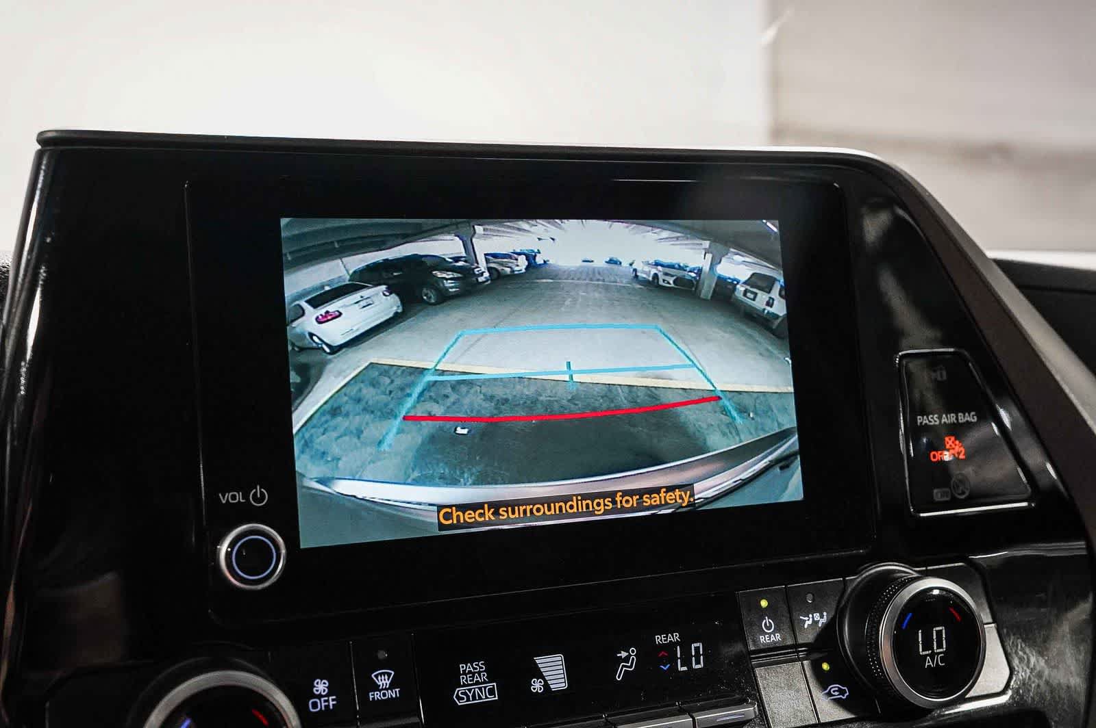 Used 2025 Toyota Highlander LE FWD image 25