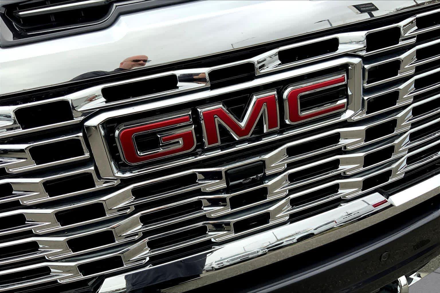 Used 2024 GMC Sierra 2500 Denali w/ Denali Reserve Package AWD/4WD image 24