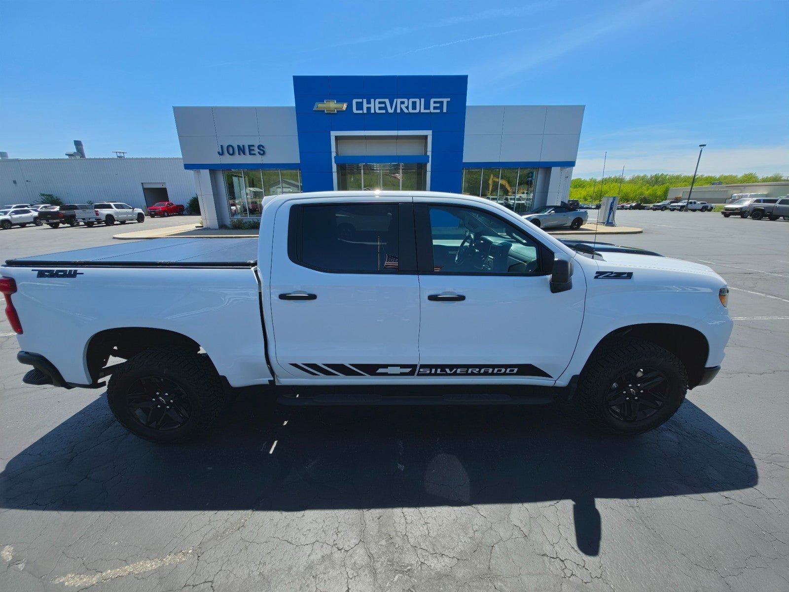 Used 2025 Chevrolet Silverado 1500 Custom Trail Boss w/ Dark Appearance Package AWD/4WD image 6