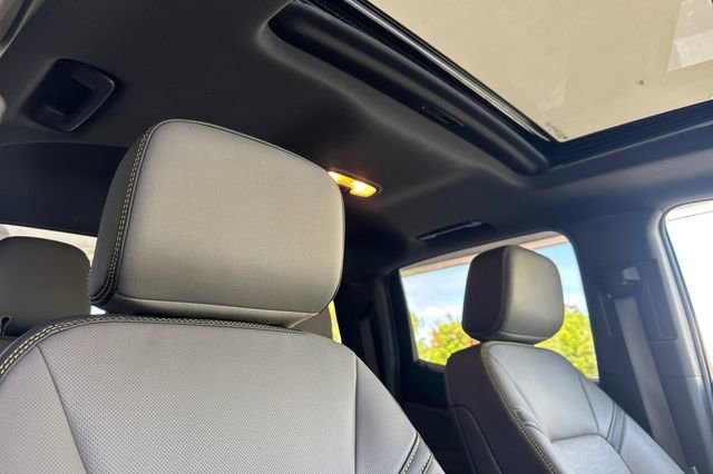 Used 2025 Chevrolet Colorado ZR2 w/ Technology Package image 16