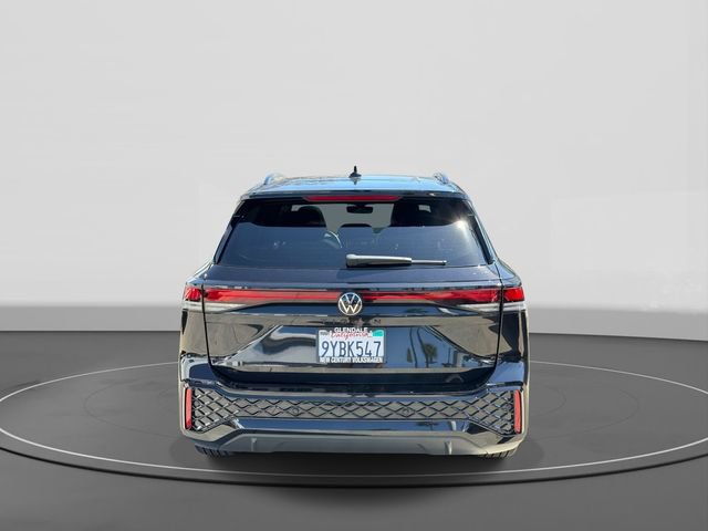 Certified 2025 Volkswagen Tiguan SE R-Line FWD image 4