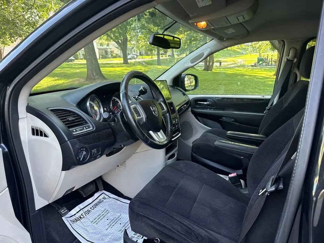 Used 2013 Dodge Grand Caravan SE FWD image 14